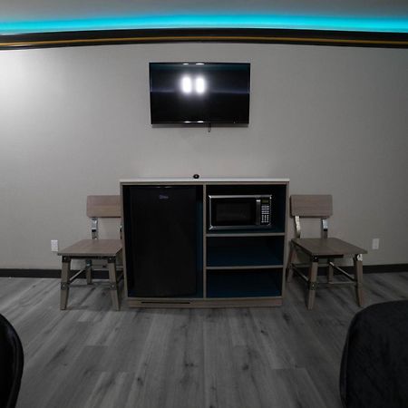 Artesia Motor Inn Bellflower Bagian luar foto