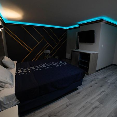 Artesia Motor Inn Bellflower Bagian luar foto