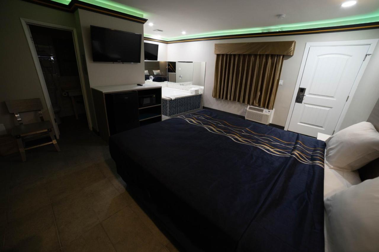 Artesia Motor Inn Bellflower Bagian luar foto