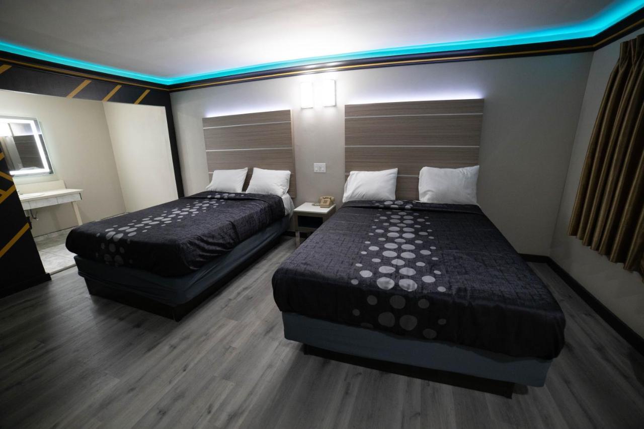 Artesia Motor Inn Bellflower Bagian luar foto