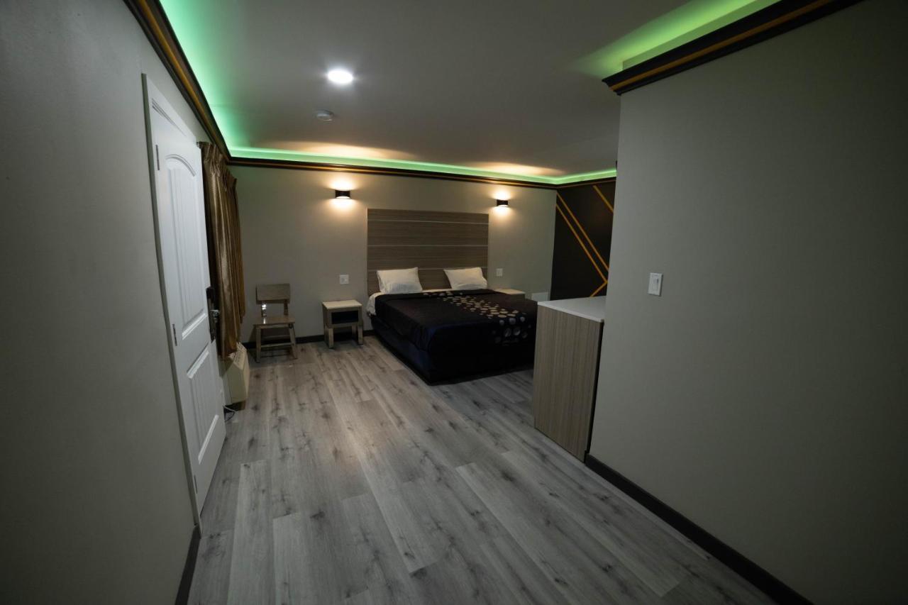 Artesia Motor Inn Bellflower Bagian luar foto