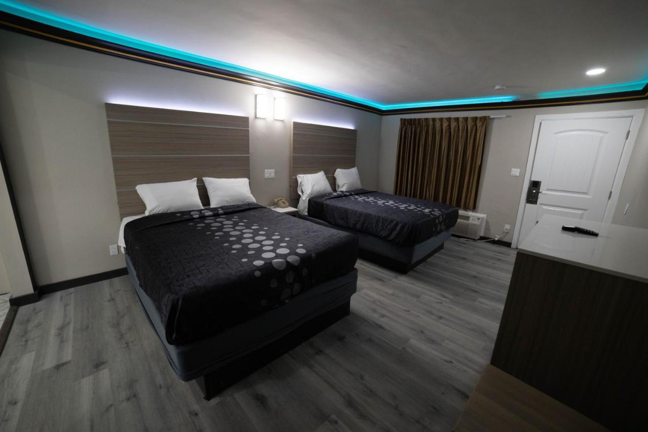 Artesia Motor Inn Bellflower Bagian luar foto