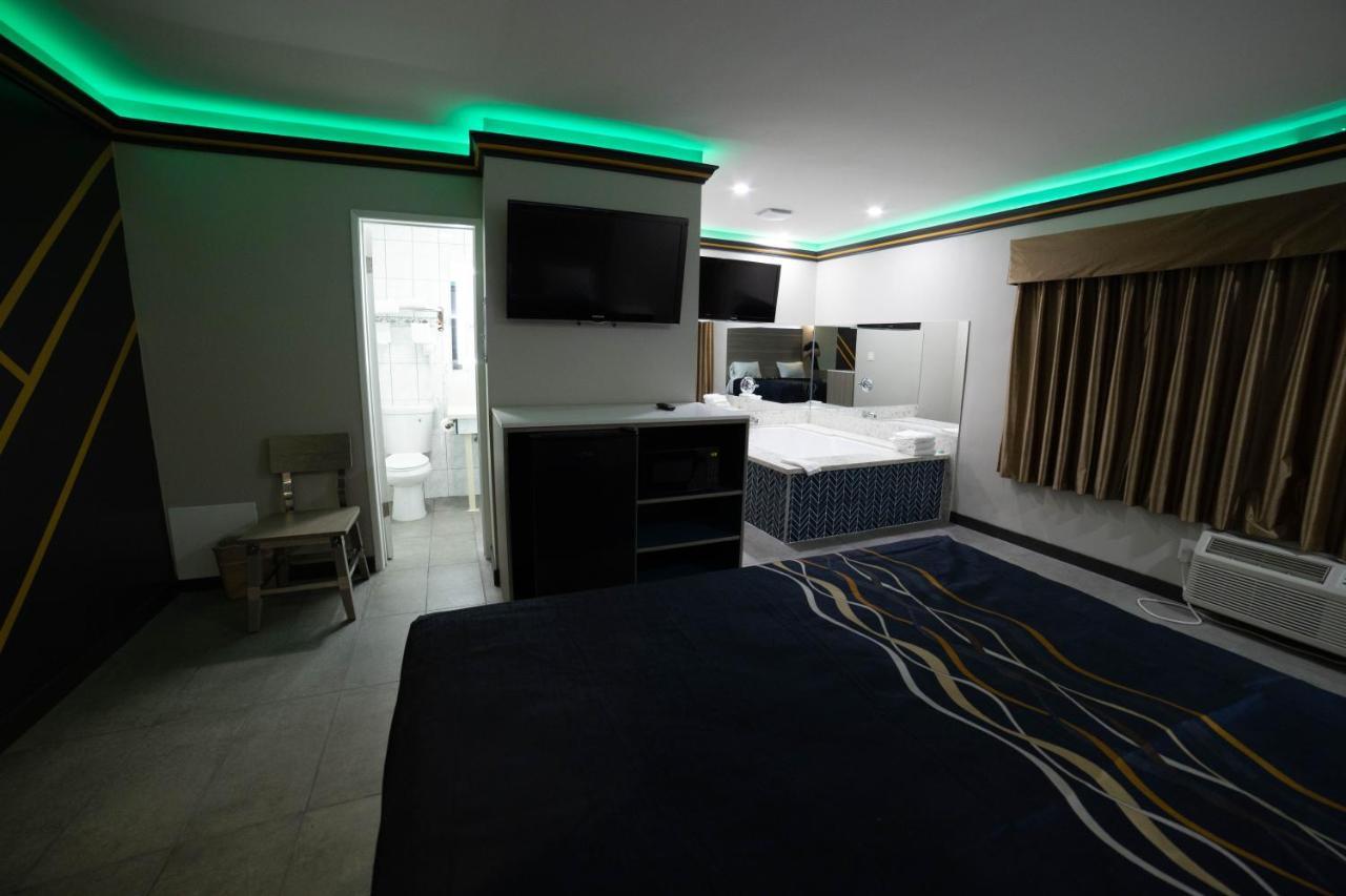Artesia Motor Inn Bellflower Bagian luar foto