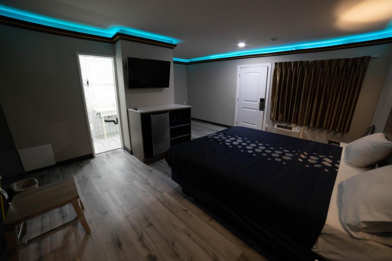 Artesia Motor Inn Bellflower Bagian luar foto
