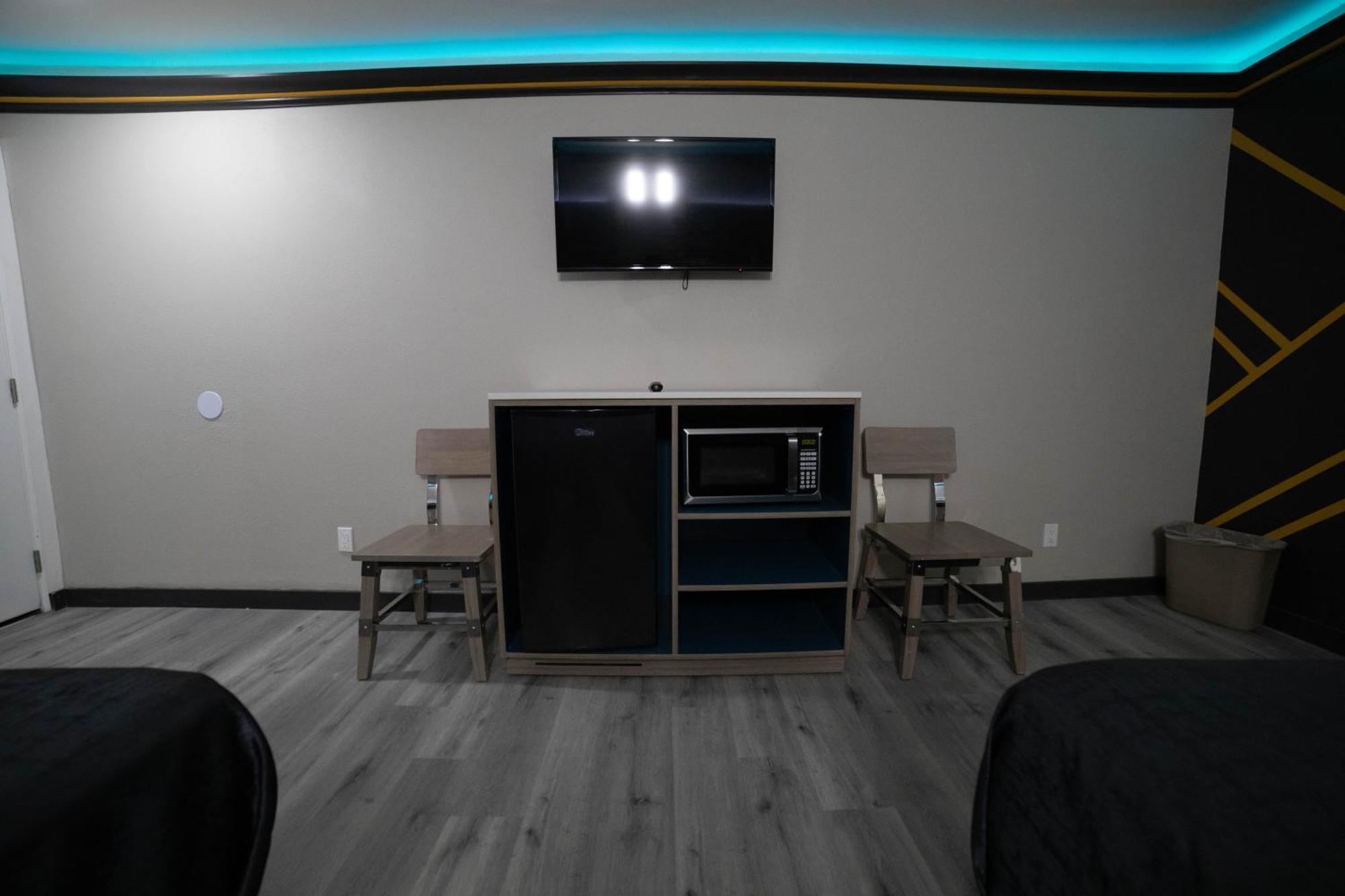 Artesia Motor Inn Bellflower Bagian luar foto