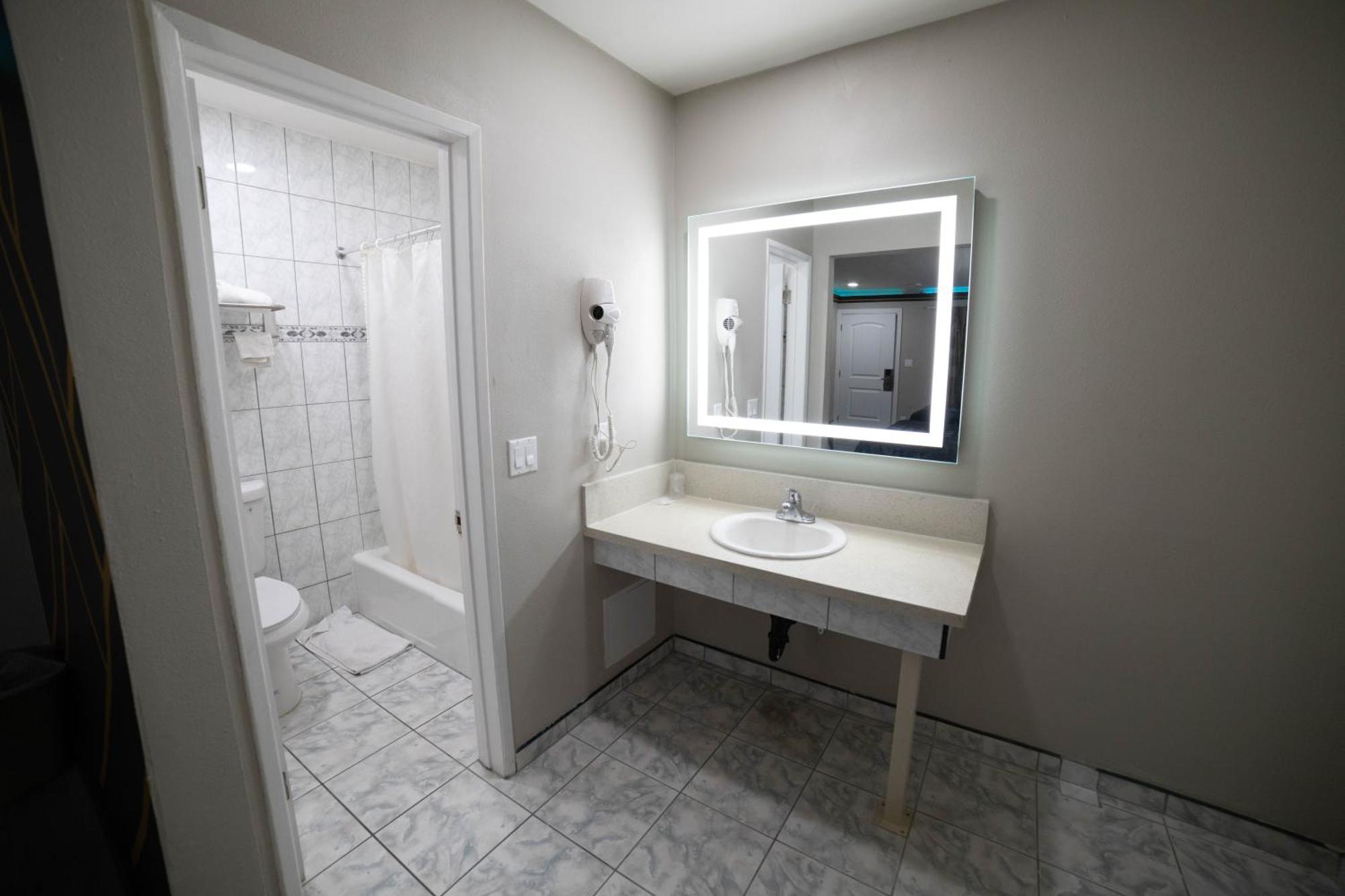 Artesia Motor Inn Bellflower Bagian luar foto