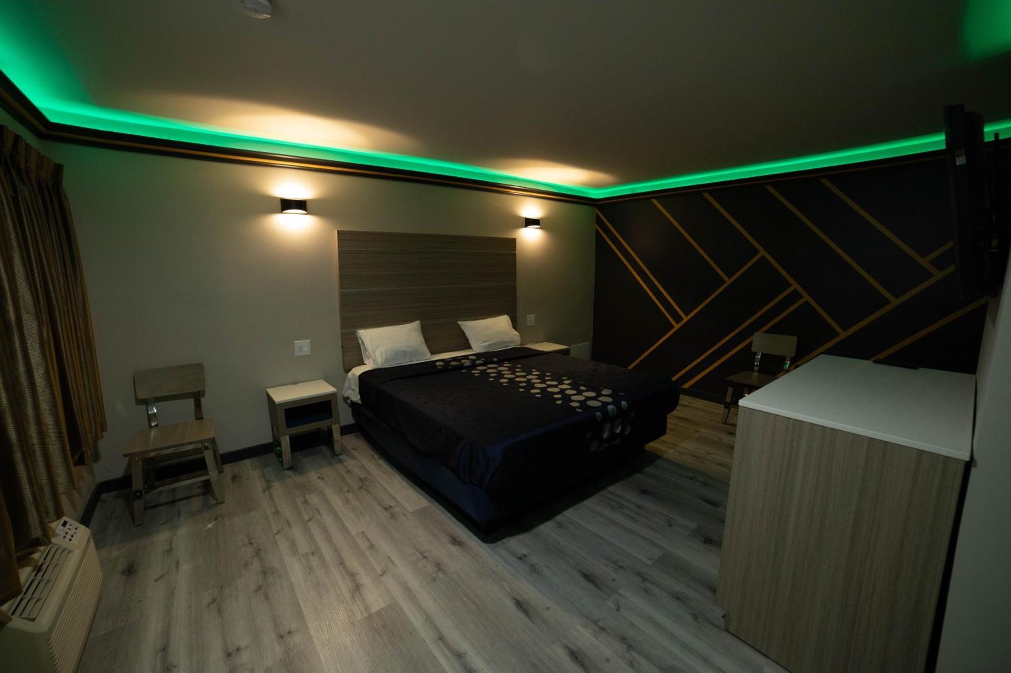 Artesia Motor Inn Bellflower Bagian luar foto