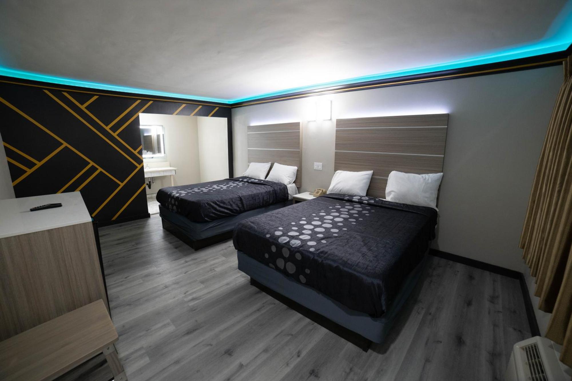 Artesia Motor Inn Bellflower Bagian luar foto