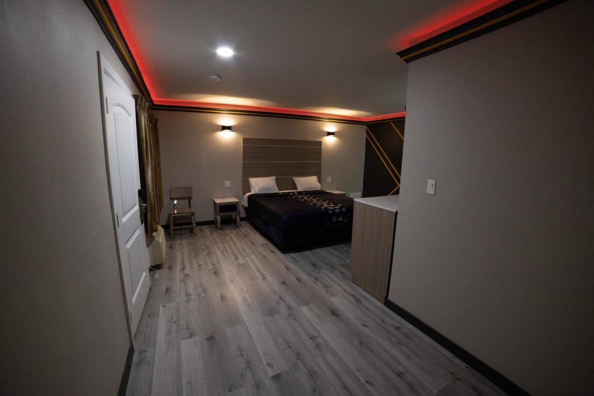 Artesia Motor Inn Bellflower Bagian luar foto